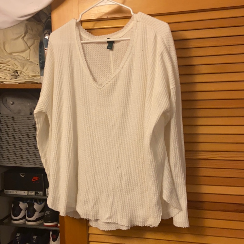 CUTE WHITE SWEATER